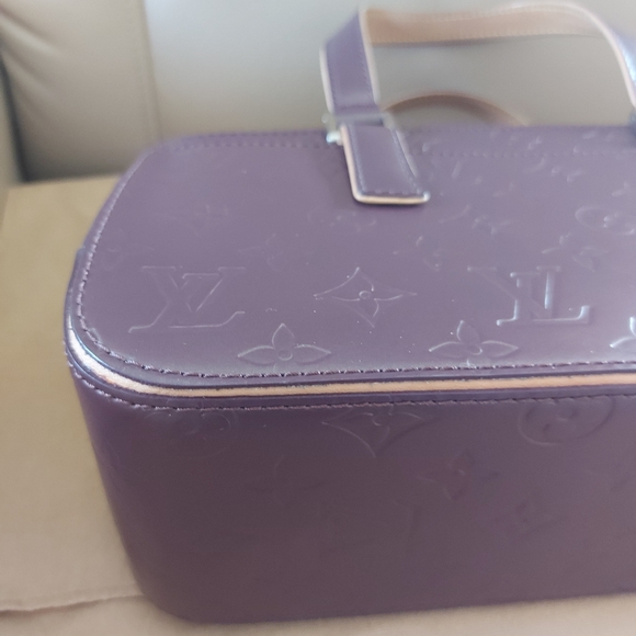 Louis Vuitton Shelton - Picture 2 of 16